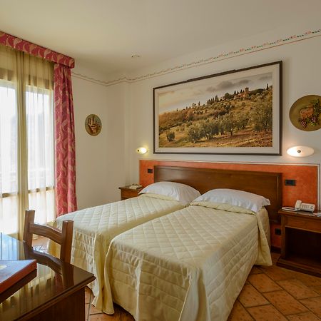 Hotel Sovestro ซานจีมิญญาโน ภายนอก รูปภาพ