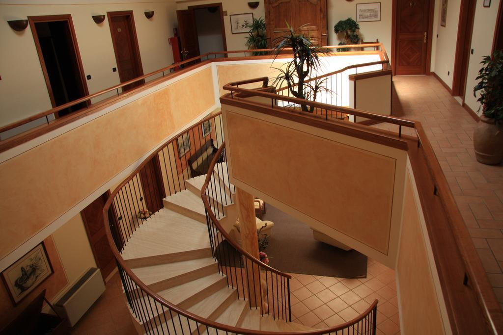 Hotel Sovestro ซานจีมิญญาโน ภายนอก รูปภาพ